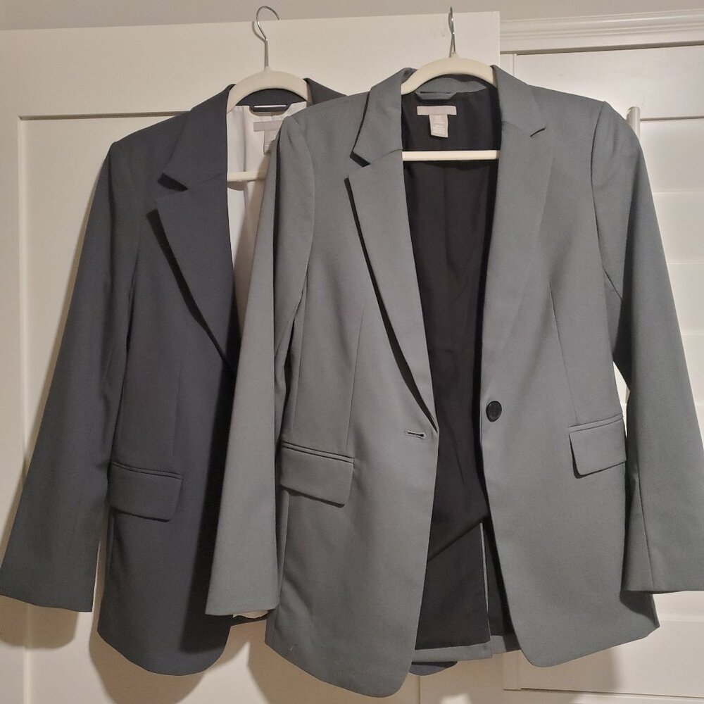 (Set of two) H&M Blazer and Ankle Pants Suit Set (xs/2)